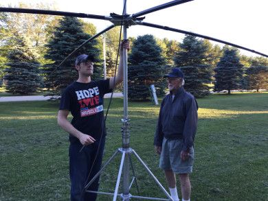 Thom and Gill setup the Spiderbeam