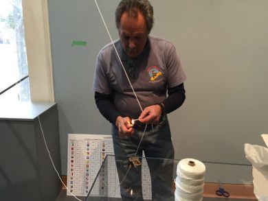 Charlie fuses an end of the rope