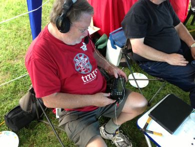 Frank tunes around on his KX3