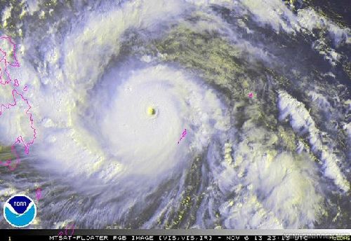 Ảnh vệ tinh siêu bão Haiyan ngày 6/11, chuẩn bị đổ bộ vào Phillippines.