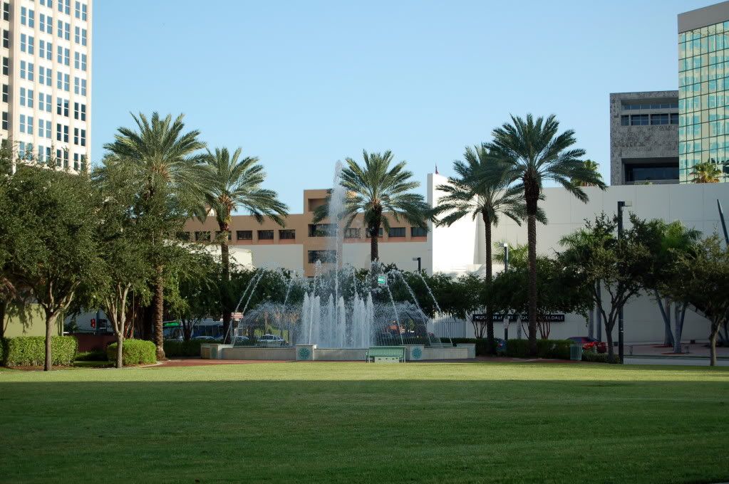 Fountainatparkpalmsbackground.jpg
