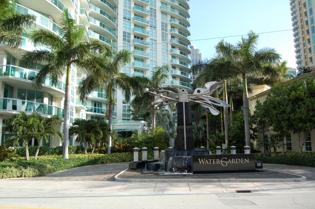 RoyalandChristmaspalmsattheWaterGarden.jpg