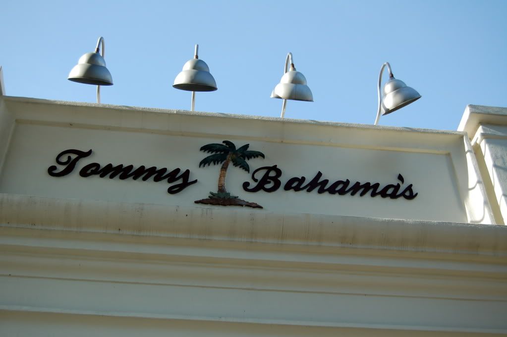 TommyBahamassign.jpg