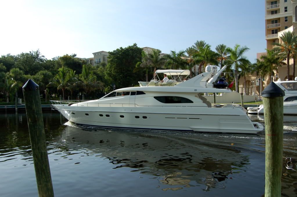 Yachtonthecanal.jpg