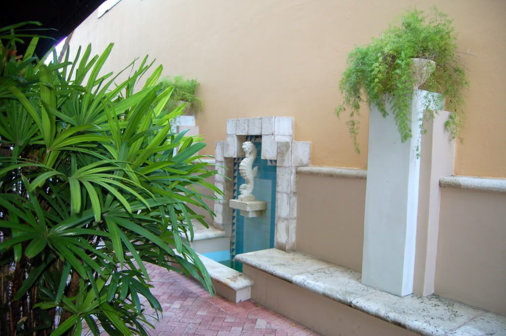 sidealleypalmandseahorse.jpg