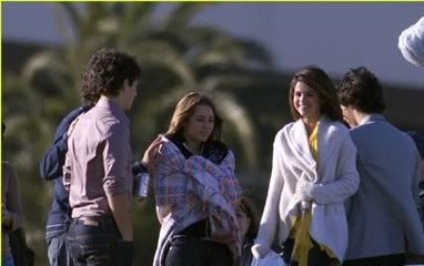 Miley Cyrus Nick Jonas on Miley Cyrus Nick Jonas Hug 05 Thumb Jpg Picture By Princessd Here