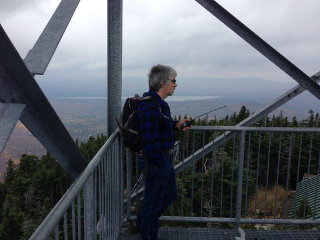Bert KB1ZLV works VHF with an HT