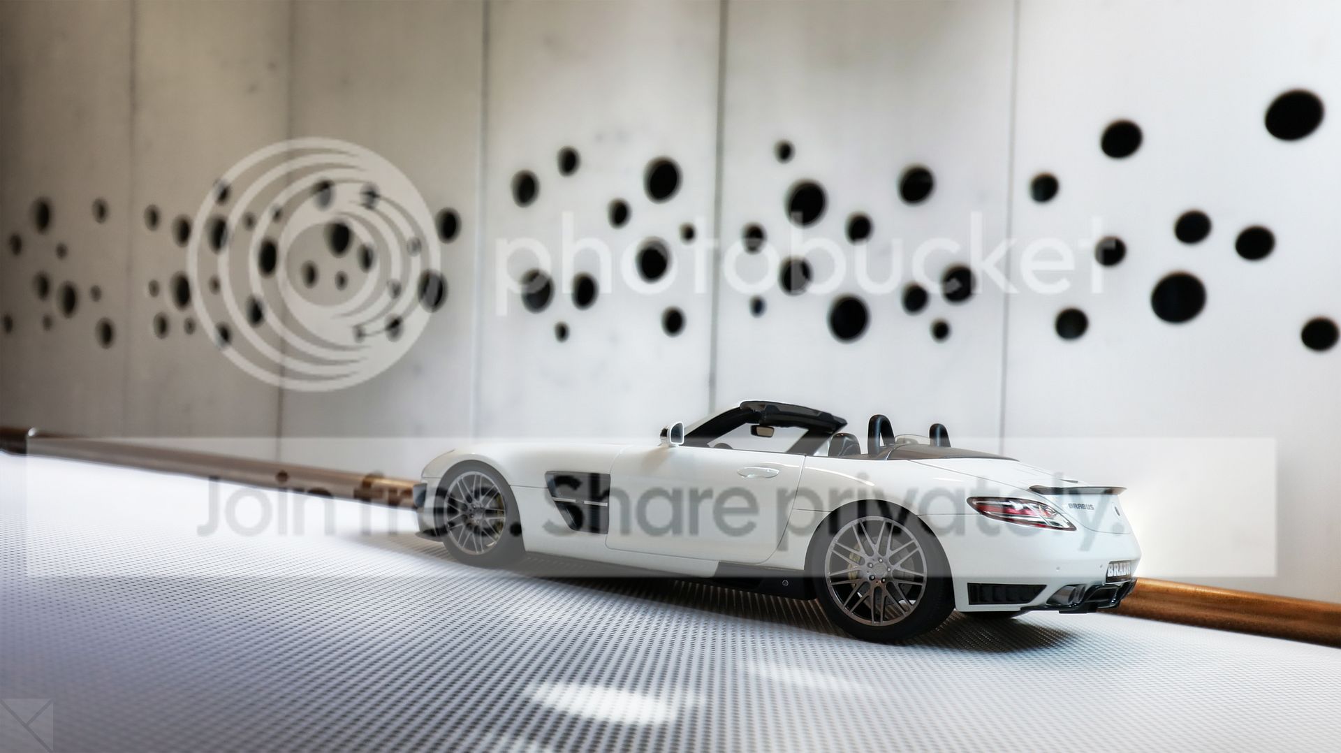 Mercedes SLS Brabus 700 Biturbo Roadster 2013 - Miniature Minichamps échelle 1/18, Résine